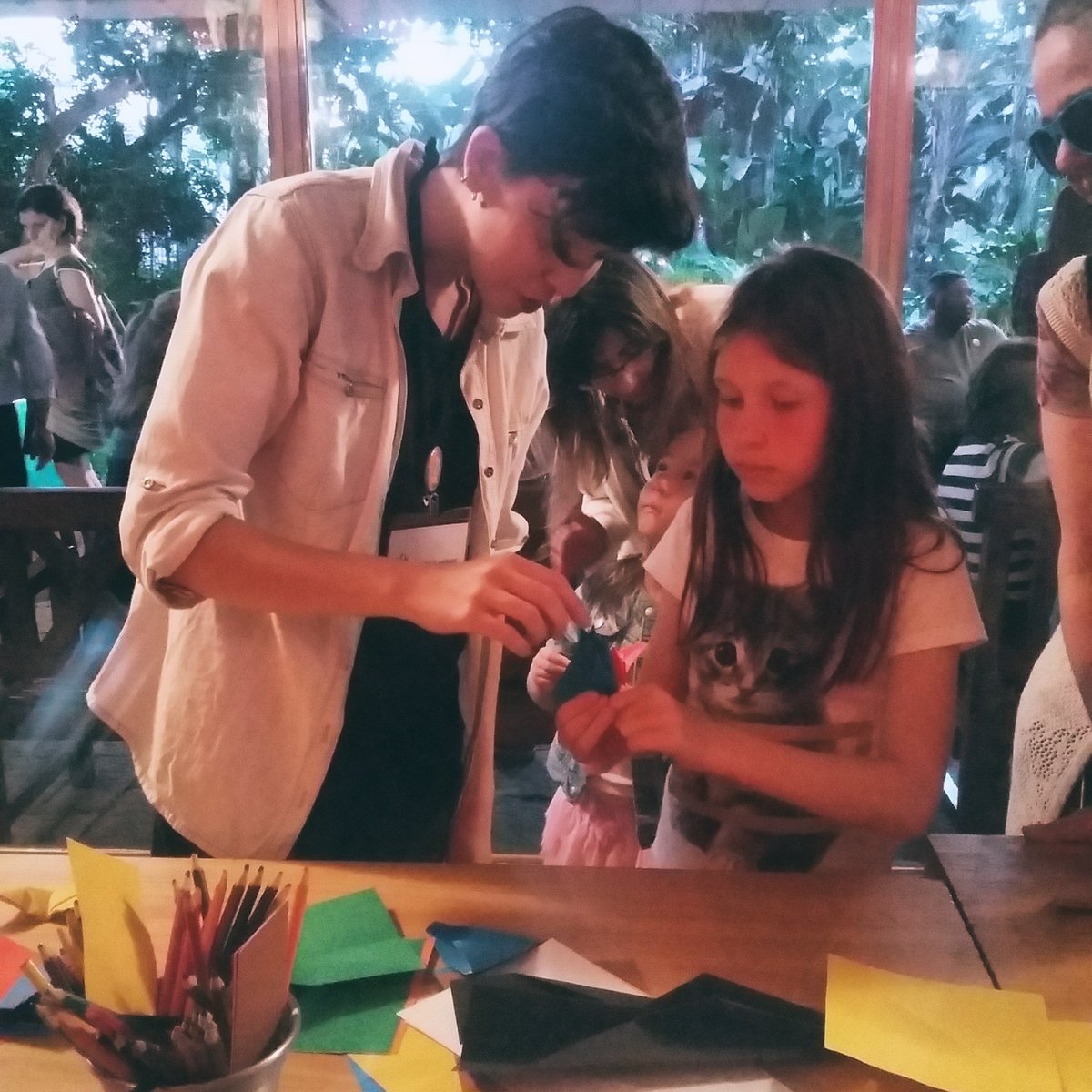 evaklabin's tweet photo. A oficina de origami foi um sucesso com as crianças e com os adultos! https://t.co/AMAe5DxXoO