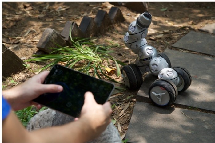 nrpena's tweet image. May get the @cellrobot #modularrobot to review for @HiTechchic & @CuteGeek. It'll be my 1st #Robot #ProductReview!