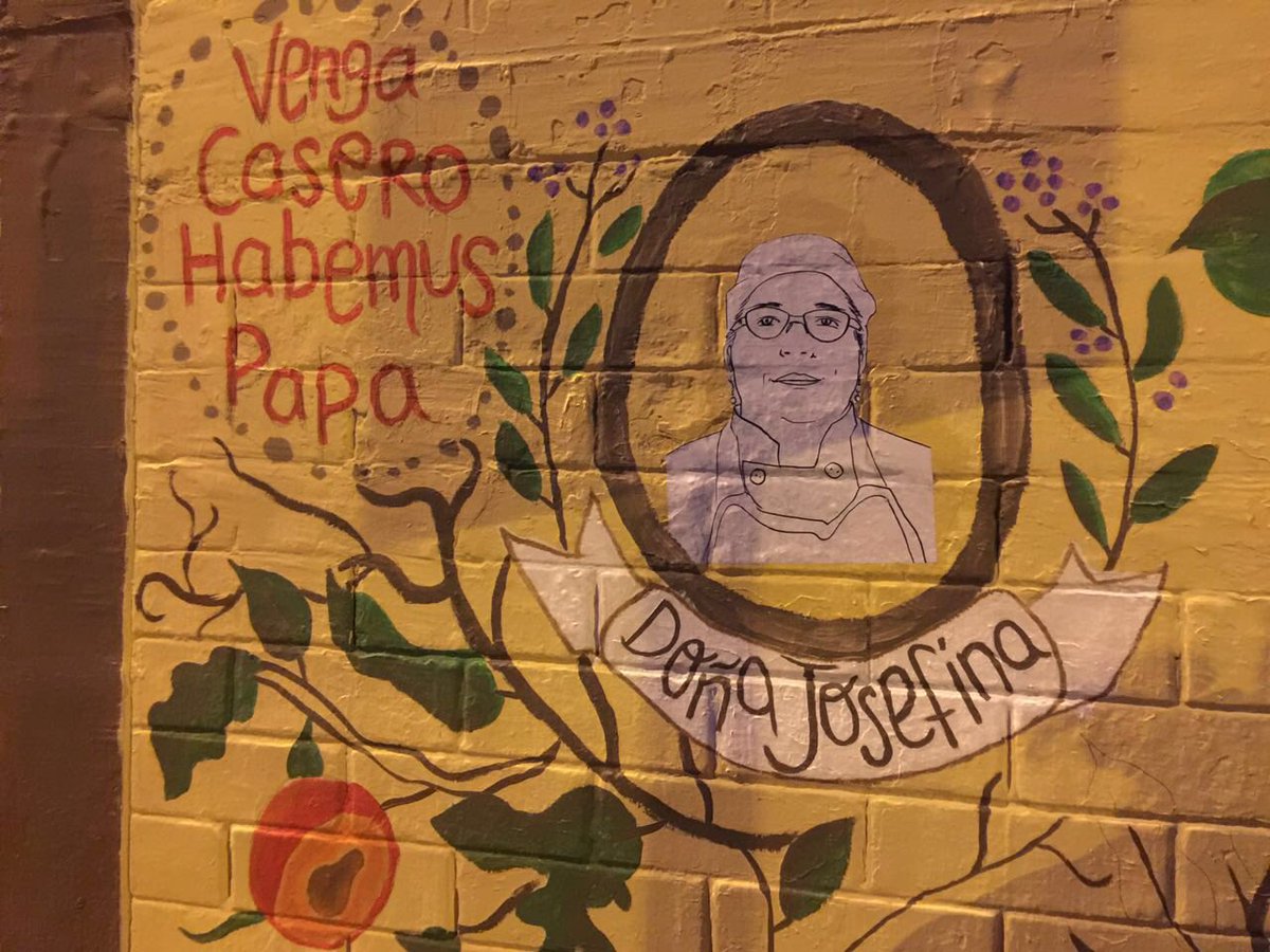 danychaconarias's tweet photo. Pequeñas acciones que mejoran la ciudad. Estudiantes pintan mural en Mercado Santa Clara. #LIUTs #UrbanismoTáctico https://t.co/OmpWaw4zVo