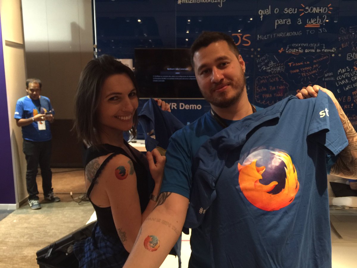 edug21's tweet photo. #braziljs #mozillanobraziljs casal tatuado https://t.co/Pbq5pzmNx8