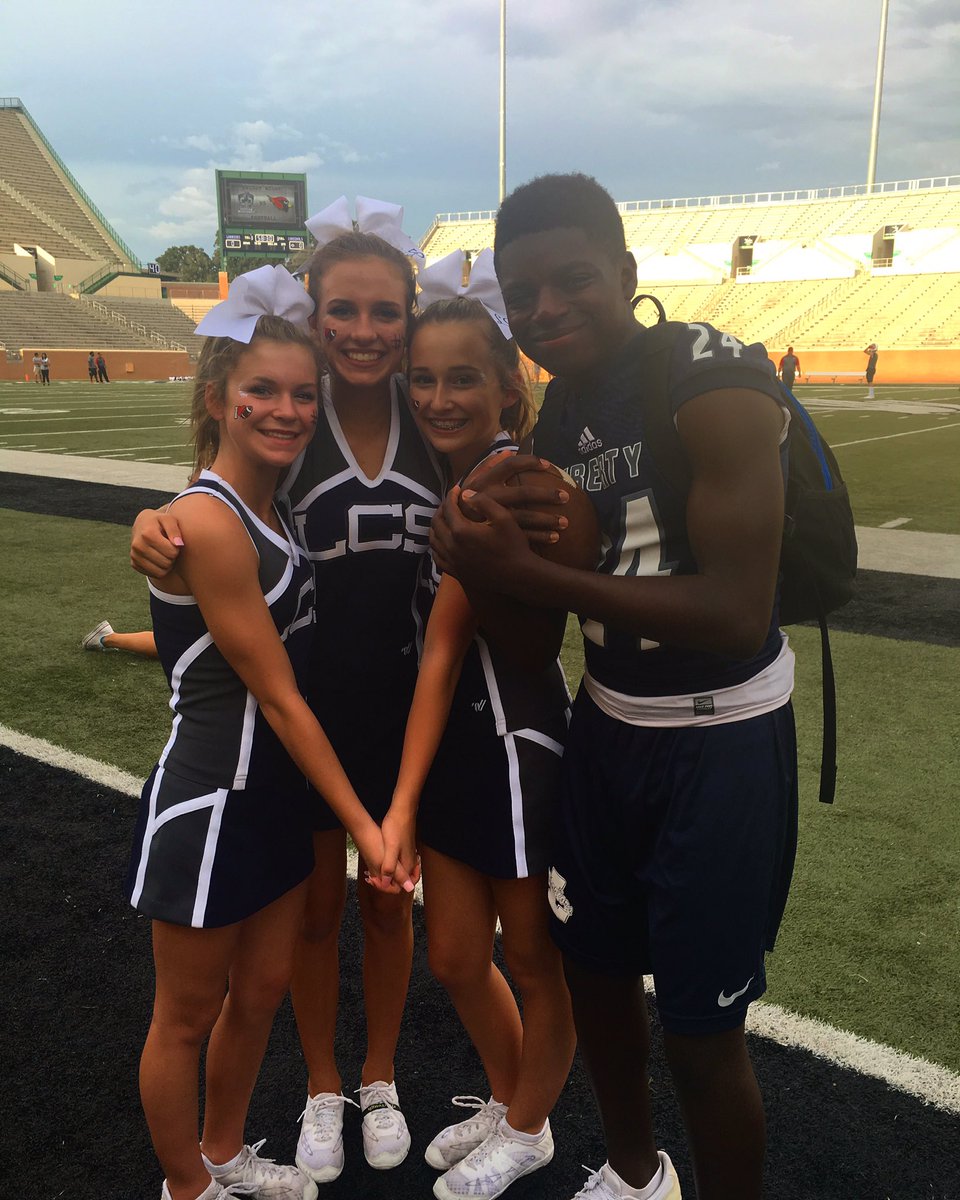 CcaAshlyn's tweet image. first game:)