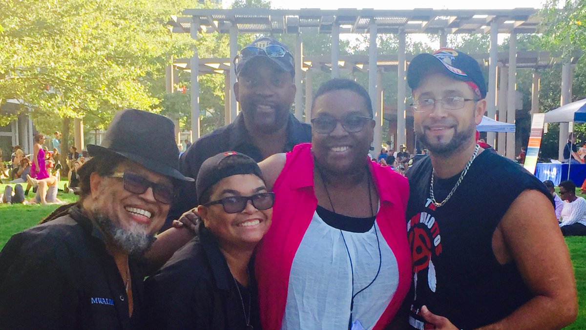 bonnie_wicn's tweet photo. Fun afternoon hanging @TheGroovaLottos #TheyPlayWithTheirSoul #BostonJazzFest #SoundsOfSummer16 #ColorsOfJazz https://t.co/kWUPuozIbM