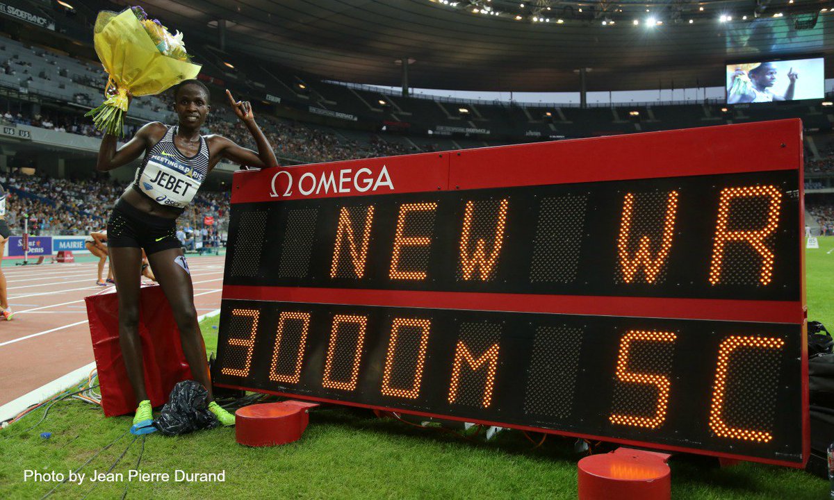 AthleticsWeekly's tweet photo. Ruth Jebet celebrates her world steeplechase record at this evening's @MEETINGPARIS. REPORT: https://t.co/6mY04m8jKf https://t.co/BGSM3W4WDB