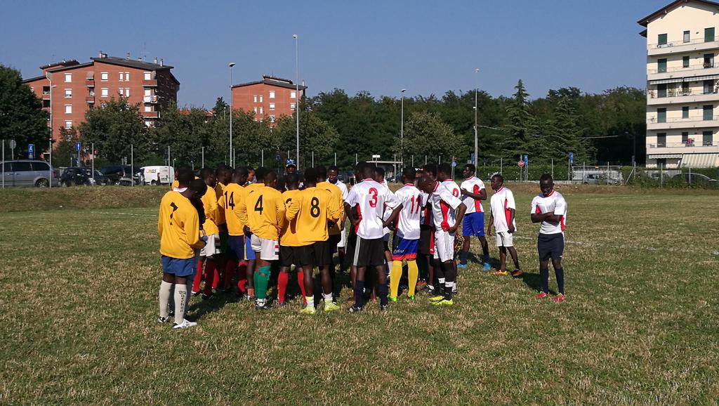 fabriziosbardel's tweet photo. Senegal Gallarate vs Senegal Sesto Calende al #campoautogestito a #Gallarate #Arnate https://t.co/PMjsfIIvoF