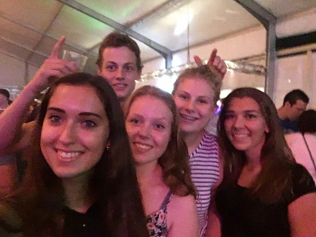 tessleuverink's tweet photo. #senfie #sen76 https://t.co/r8SRmZRlpv