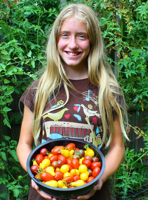 If Elle held her breath for the 2blk walk our garden 2 Grassroots these tomatoes would have a zero carbon footprint!