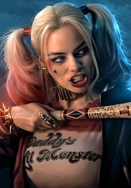 I love Harley Quinn 💞💞 if u didn't see Suicide squad u need to watch it 😘😘