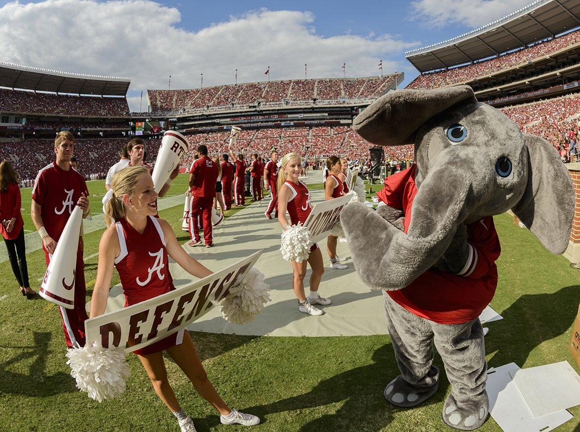 UofAlabama's tweet photo. #CrimsonTide 🏈: ONE WEEK!! #RollTide #BuiltByBama https://t.co/BWZGkR5VLP
