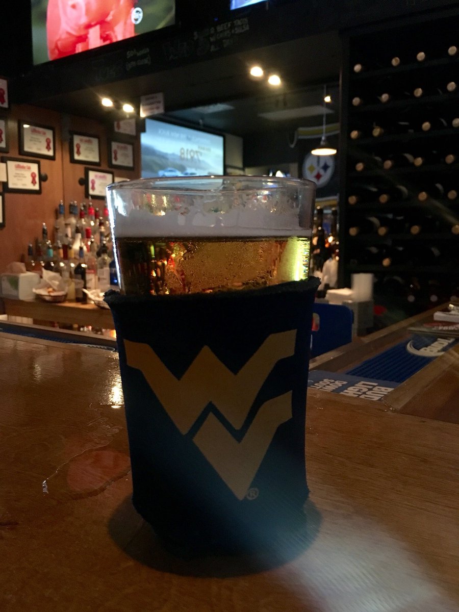 WendyMichelleC's tweet photo. Dress rehearsal for next Saturday! Only one more week until the drought is over. #99CentBar #LetsGoMountaineers https://t.co/2RXoDlfb6h