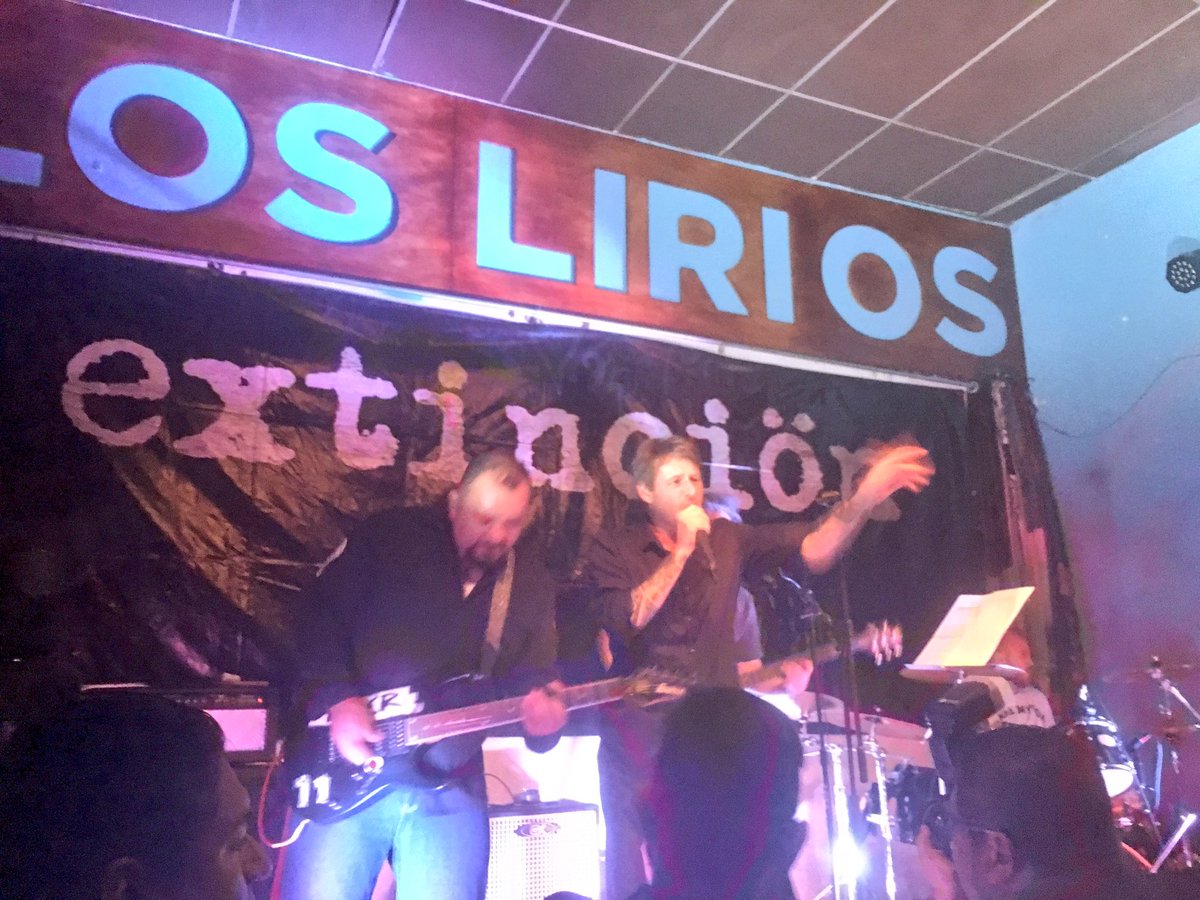 Mientras tanto en <a href="/barloslirios/">Los Lirios</a>