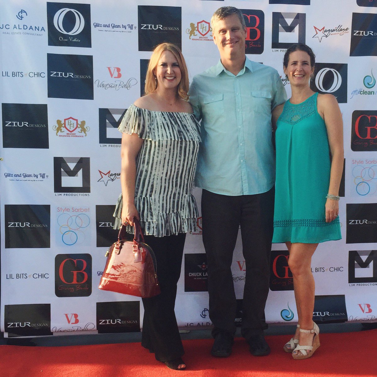 affaccessorized's tweet photo. Super jazzed to be supporting @GiveCleanWater at the @ZiurDesigns benefit #fashionshow @PortoVistaHotel. https://t.co/8KALr0MU7G