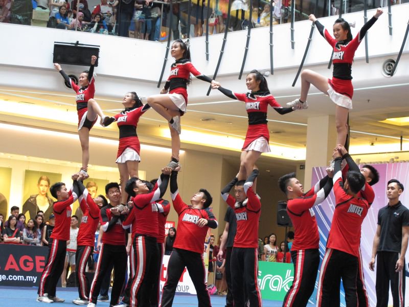 lylegogh's tweet photo. hello to @DYNAMICK2016 #cheer2016 https://t.co/lk0ijXNU9d