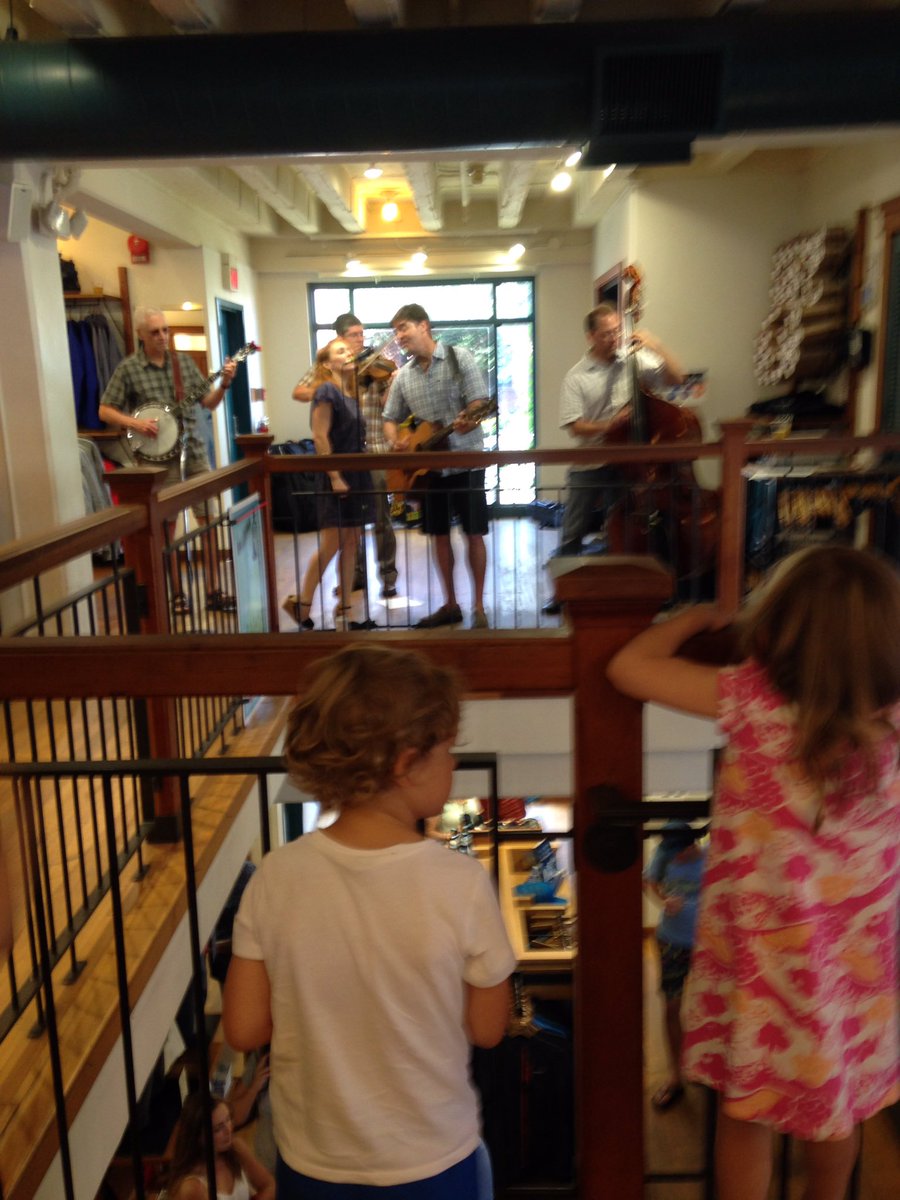 Thanks <a href="/PatagoniaDC/">Patagonia DC</a> for having us play the #wornwear party today!