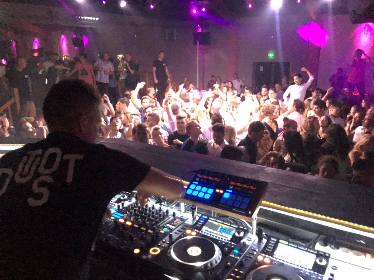 DYNAPROD's tweet photo. @NilsVanZandt #live #club #eclipse #castillonnes #partyfunclub @funradio_fr #dj #mix #dynaprodbooking https://t.co/JYPzT2Xx69