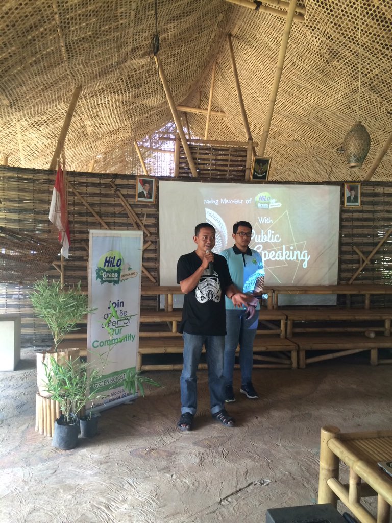 [LIVE] Acara upgrading member <a href="/HiLoTGR/">HiLo Green Tangerang</a> sudah dimulai, saat ini wakil dari Akademi Bambu Nusa beri sambutan #Hilo