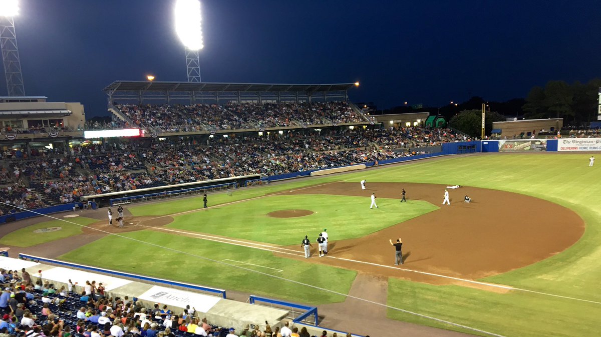 caseypiegzik's tweet photo. Sold out game tonight @NorfolkTides w/ @r0ckready #letsgotides https://t.co/aCoSgvFuQX