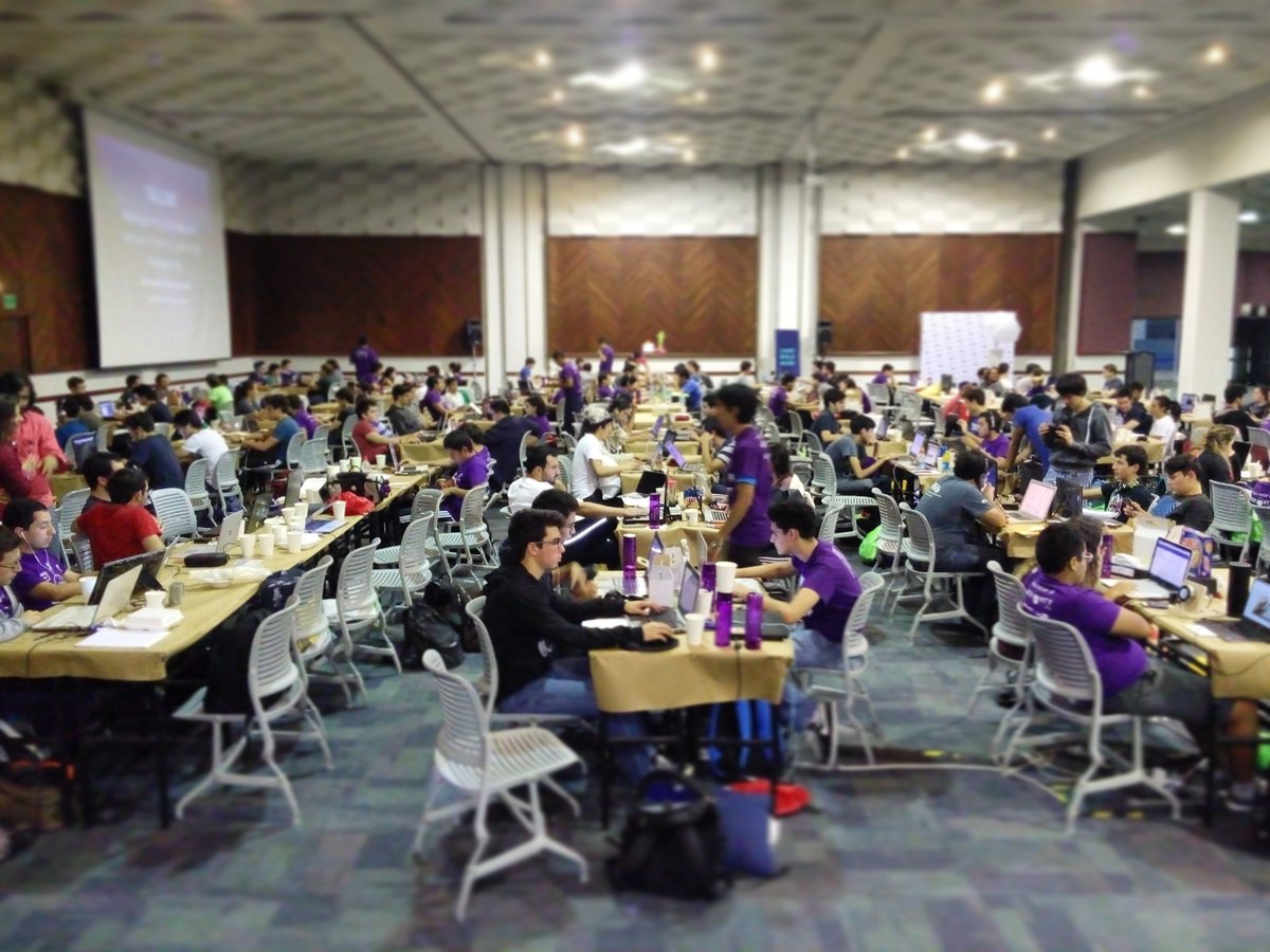 ArqDiazdeleon's tweet photo. #hackers gotta #hack (and #make) #hackmty #hackmty2016 #INNOVactionGym presente! @TecdeMty https://t.co/9EYHQx6PGd