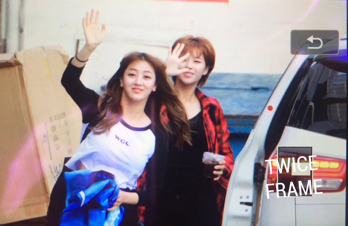 [트와이스] 오늘자 인가 출근하는 지효와 정연 | 인스티즈