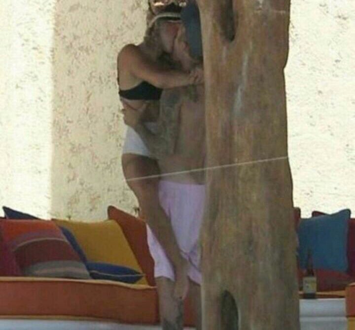 benzofreaks's tweet image. A vontade de rir é grande mais a de chorar é maior #JustinBieberNaZLFM