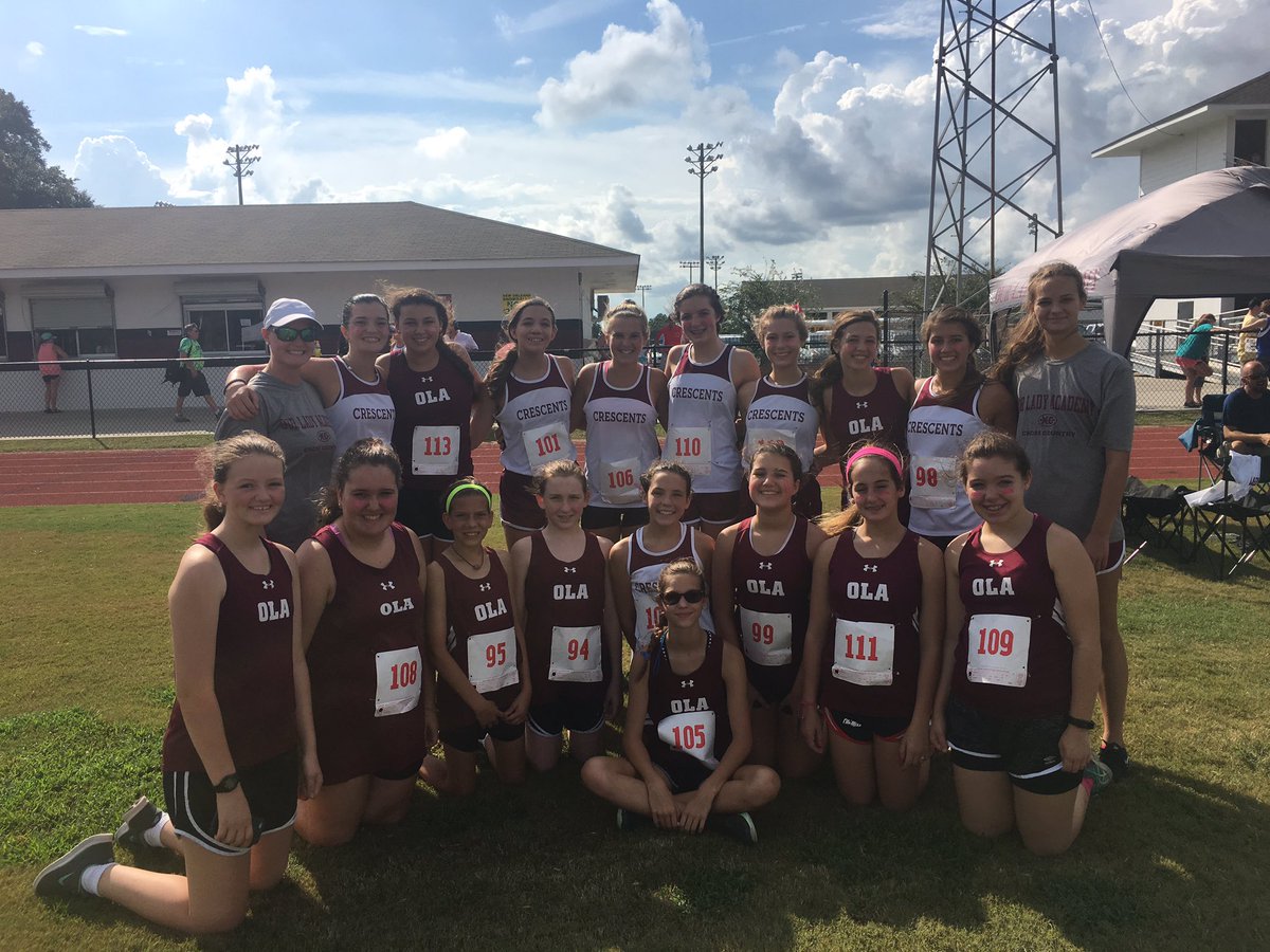 OLACROSSCOUNTRY's tweet photo. Great job today crescents #moonrunning🌙🌙🌙 I love y'all - Lindsay https://t.co/7BDaZ63OWw
