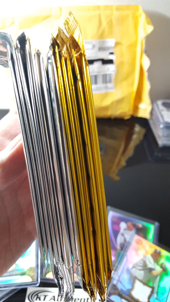 SATOKEN44's tweet image. そう言えば先週到着してた、Nationalの金さん銀さんパックの結果をちょいと✨✴🌟🌠🎵 分厚いのねえぇぇー😂😂😂  #GoldPack #SilverPack