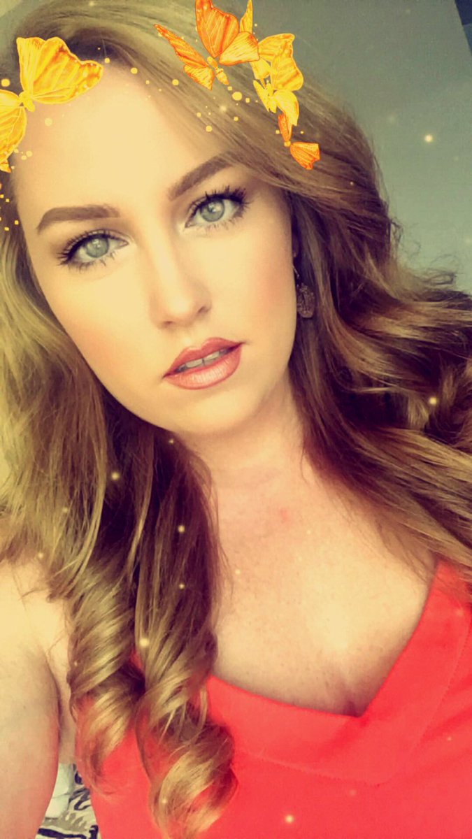hayleecsteele's tweet photo. In love with this #snapchat filter. Can I wear it in real life?! https://t.co/0XXnEtbcDU