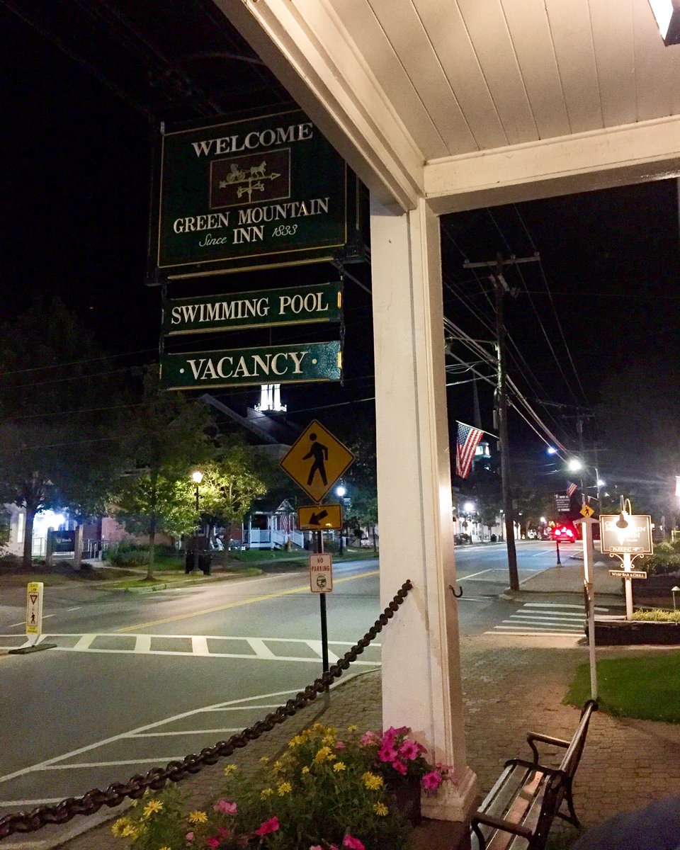 stowescenes's tweet photo. Such a beauty of night in #StoweVt #Vermont @GreenMtnInn https://t.co/TJKf32bSbi
