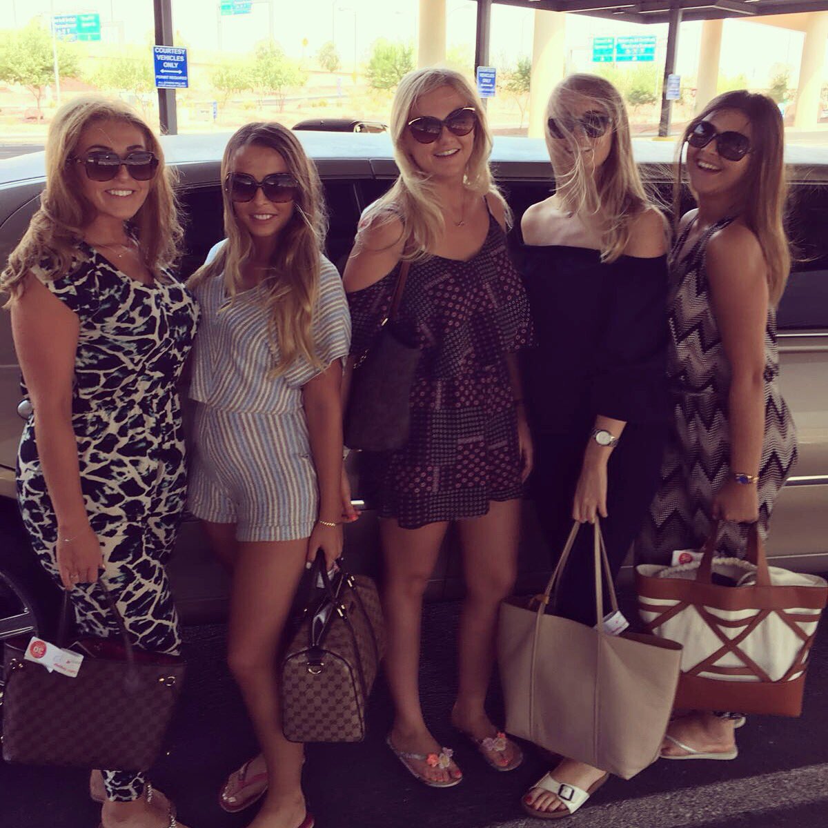 Megansullivan_'s tweet photo. VEGAS 👙🍾🎉 https://t.co/lu0viqGrIL