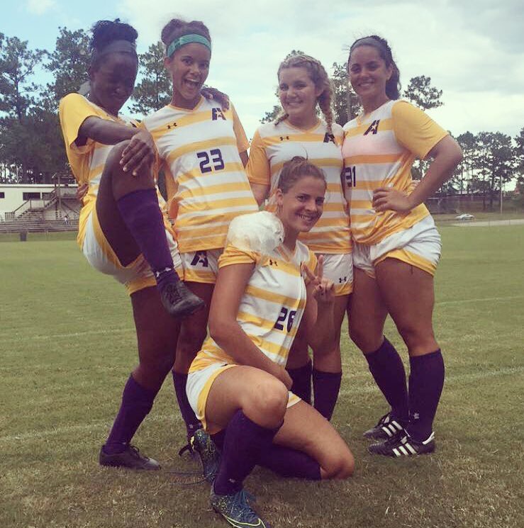 jilllovesjello's tweet photo. 4-0 victory with my sisters😆 #lsuasoccer https://t.co/l9NFEELFN9