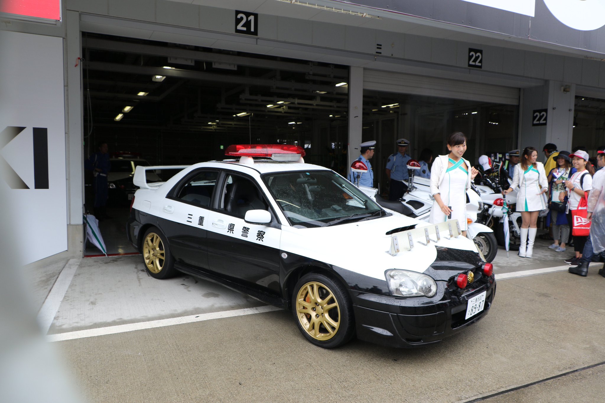 Cq6gt8hUAAA-dgM.jpg:large
