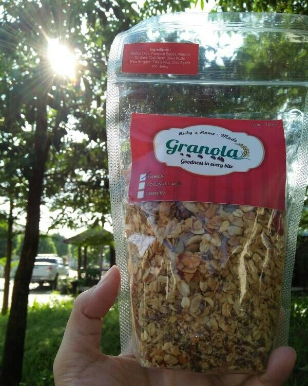 Hola selamat pagi menjelang siang, yuk kita awali hari ini dg makan sehat pake granola homemade.. 60rb/250 gr.
