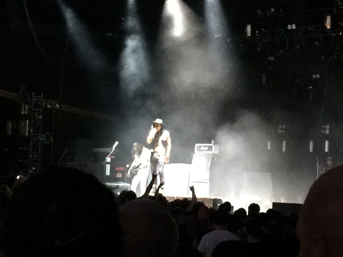 robotfriendly's tweet image. When you&apos;re at the rock show and Kid Rock?? shows up #isthisreallyhappening #ateweed #gonnahavetopopthetrunk