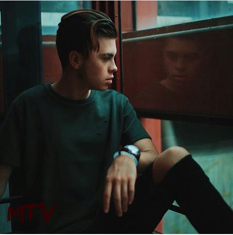 NetFlixTwist's tweet photo. #JustATwist @MTV https://t.co/GXUdaHs2Js