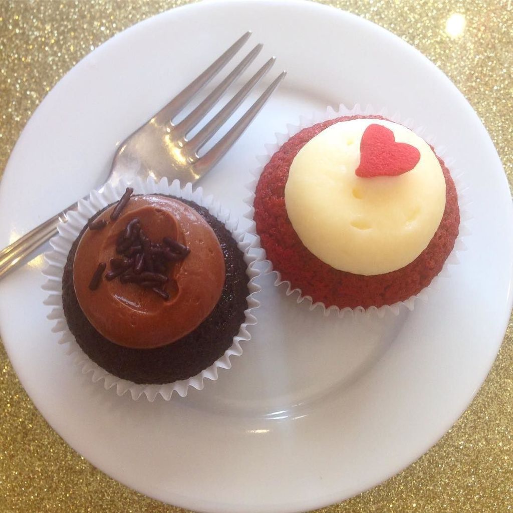 DecorOverWheels's tweet photo. Sweet Sundays!! 🙋🏻💗🍰 #dessert #cupcake #yummy #lovecakes #saigon #sweet+sour #tweet https://t.co/rHyPJ3ljDA https://t.co/9rnNyy6mL0