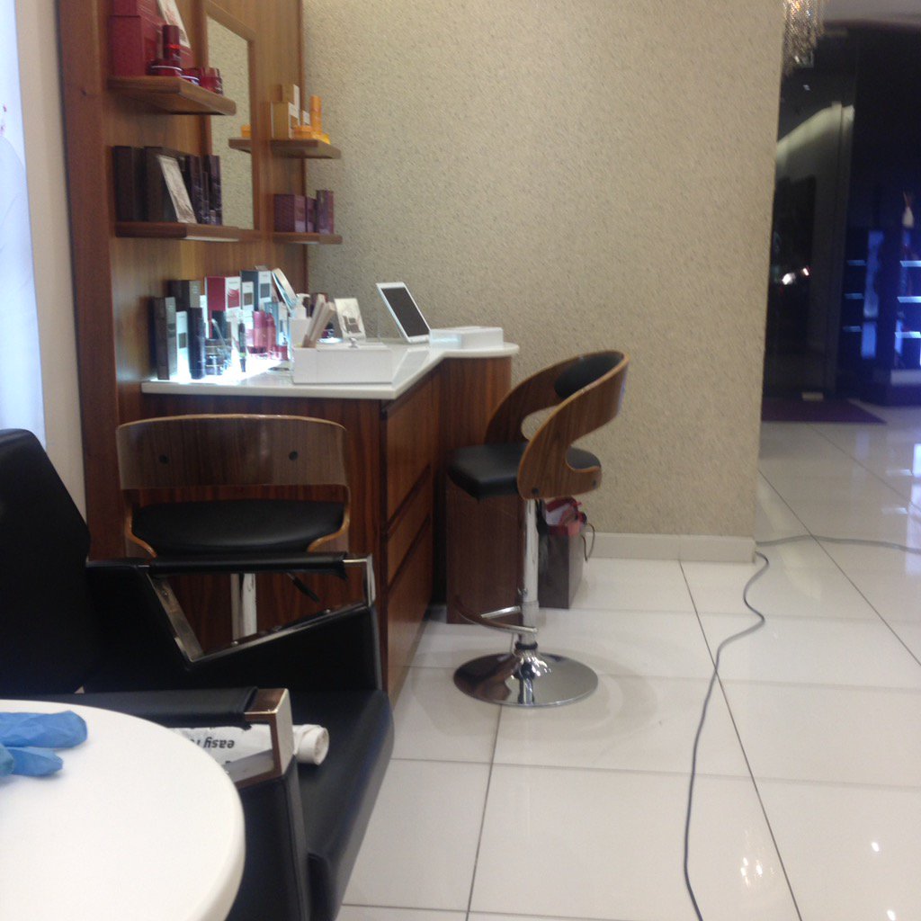 EcoCleanLDN's tweet image. This was a real deep clean last night. Started @ 7.30pm finished @ 1.00am. Omg what a task!!