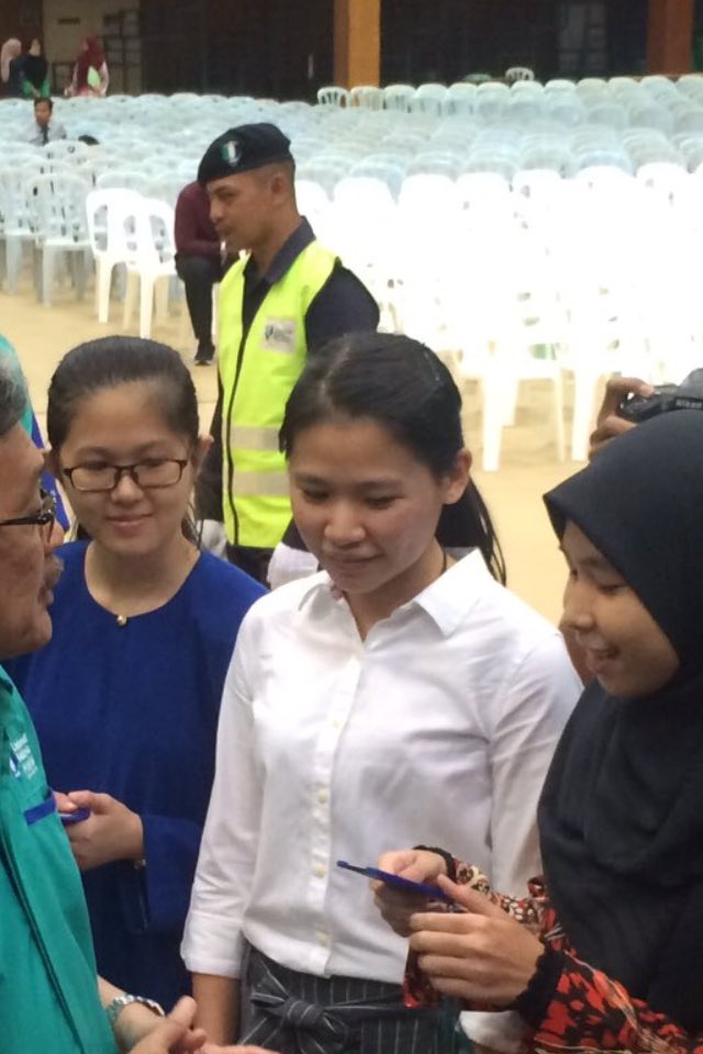 RESPEK!!! GAMBAR PANDALELA RENONG MENDAFTAR DI UNIVERSITI 