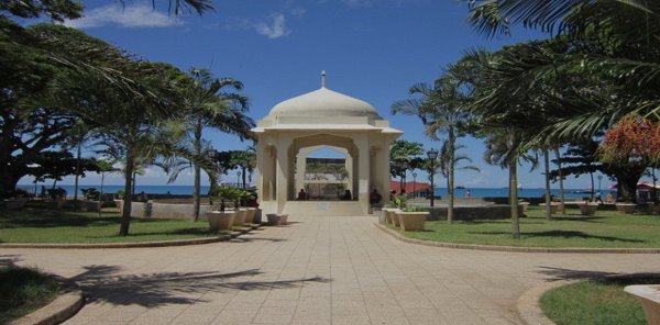 forodhani Garden - on the main seawalk of the Stone Town

#zanzibarattraction #park #nightbazaar #destnationzanzibar