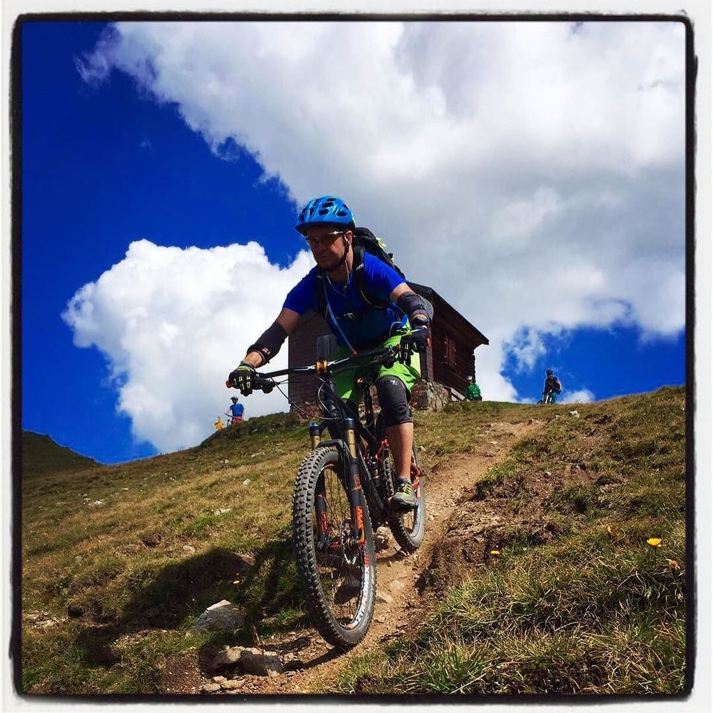 renekeiser's tweet photo. hit the road jack! #chörbschhorn #davosklosters #mountainbike #freshiescrew #lifeisgood #m… https://t.co/q88CvmELes https://t.co/QU68NhipRi