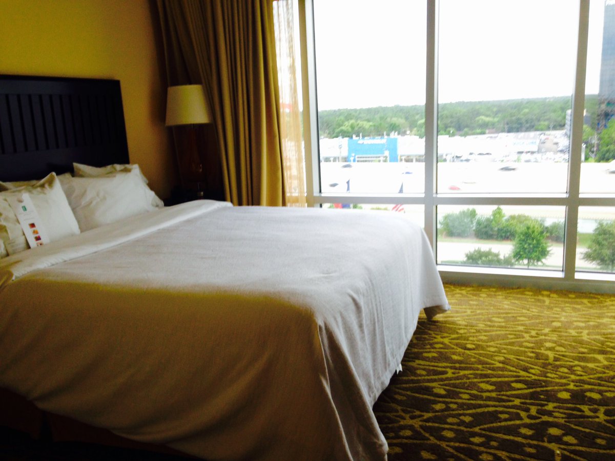 SanaeAitani's tweet photo. I had no energy to go home from #Houston all way through #US290 #traffic #jam , so found a nice hotel in #westside ! https://t.co/gRj8AvAhXW