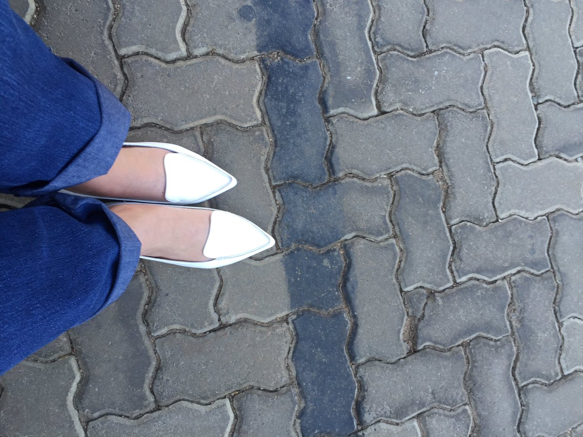 HOJ2003's tweet image. Cropped jeans and white Pringle moccas - loving summer