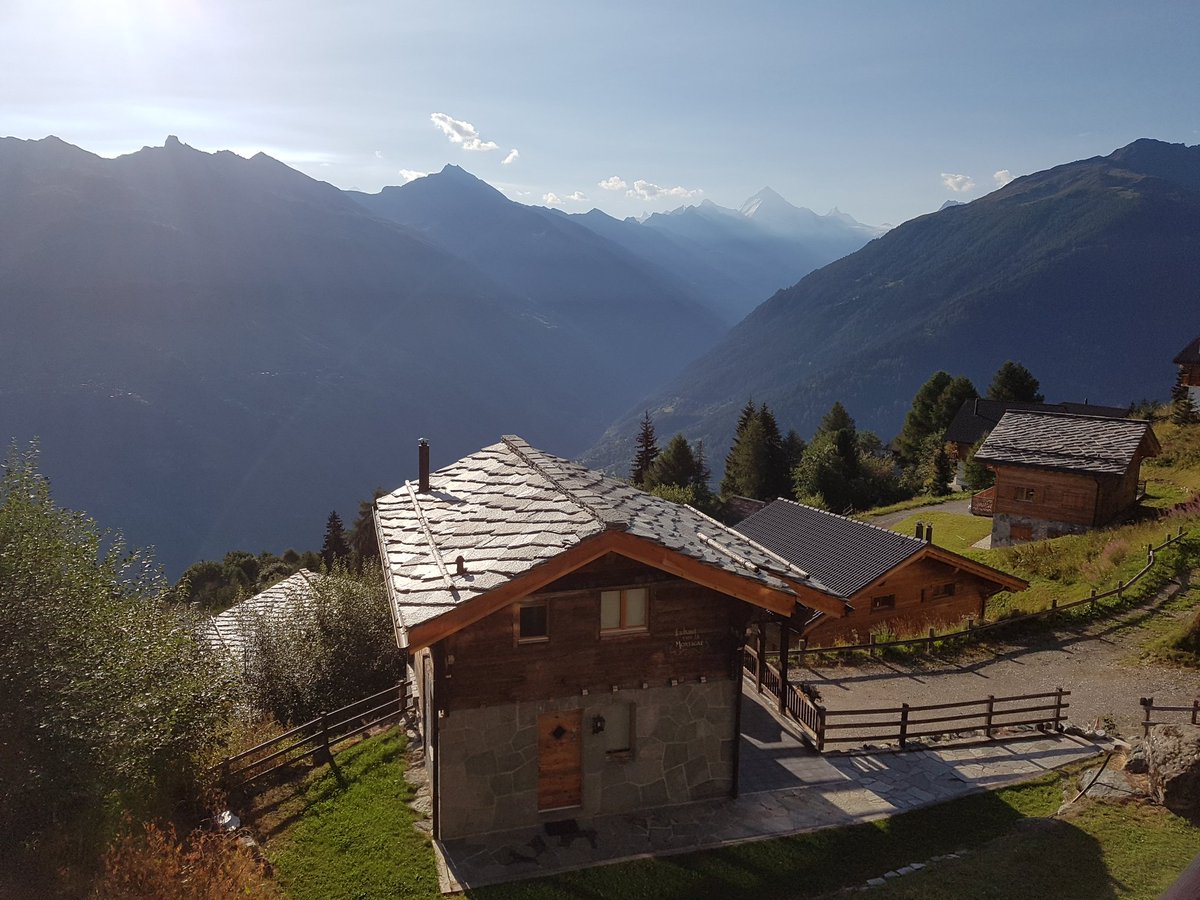vadrouilleurs's tweet photo. @H974Eric Oui nous sommes dans un environnement plutôt sympa ☺
#LesCollons #thyon #myvaldherens #amoureuxdelasuisse https://t.co/LFJy3pS7E2