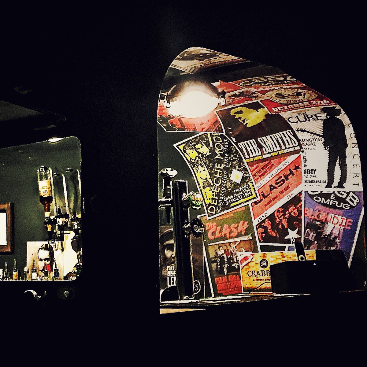 lazyciderbar's tweet image. After Dark at Lazy&apos;s Bar..... (B**@dy auto correct!) 🐶