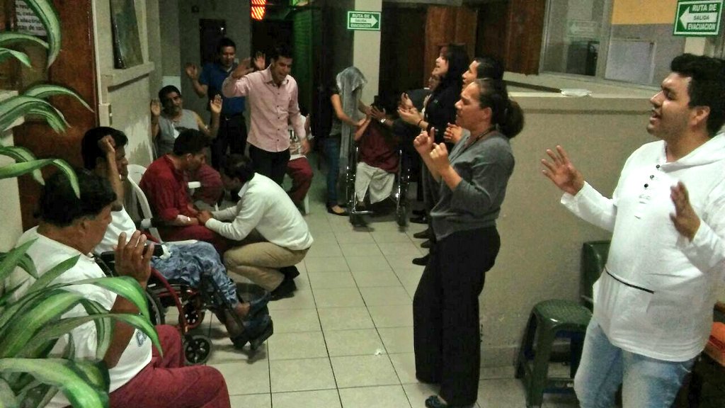 Daniel_Loarka's tweet photo. Dip. Dios Inspiracion Perfecta, orando por sanidad en el IGGSS de infectologia. Gracias por sus oraciones y apoyo... https://t.co/5vFPhfoZJP
