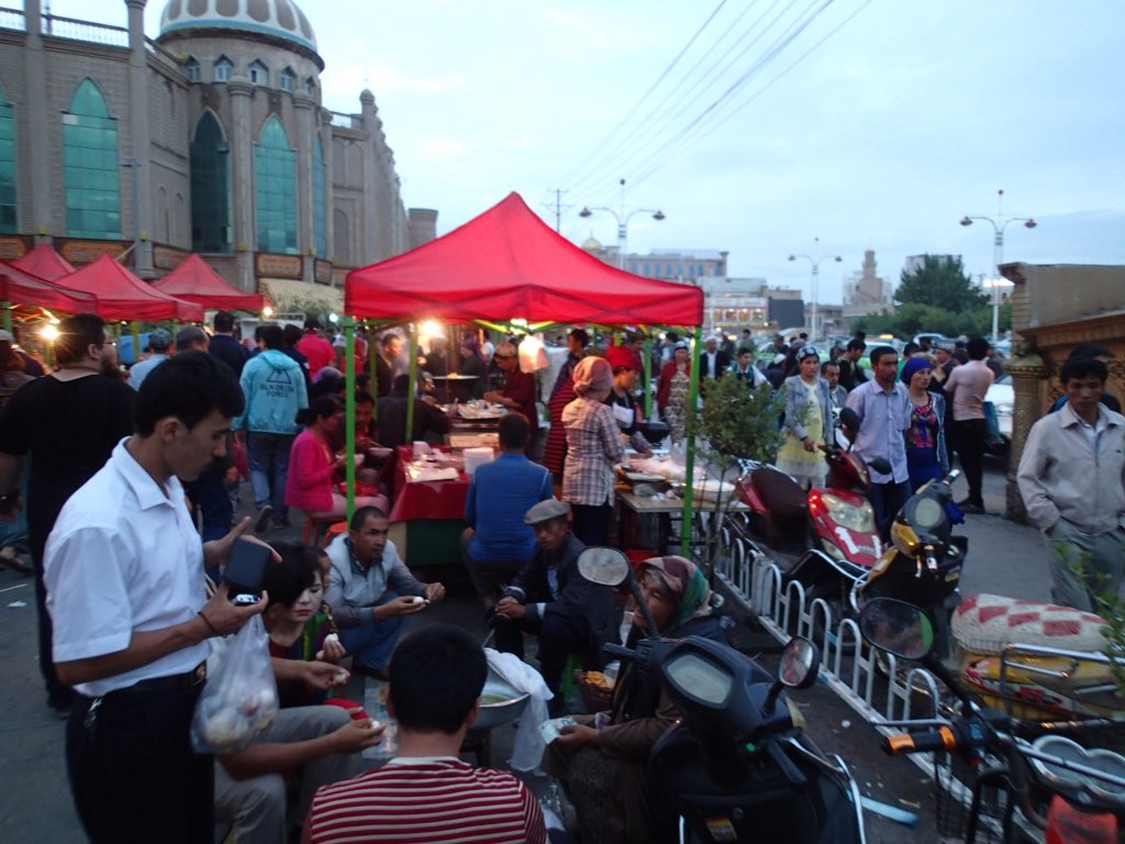 PetiteonBoard's tweet photo. Another #backpackers travelling from Europe to Asia #kashgar #travelchina #ttot #crosscontinent https://t.co/zGIUiSMv7b