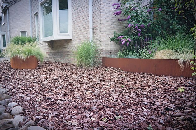RoughSuperior's tweet photo. Front Yard Redesign

This was an exercise in creating a interesting front yard while keeping costs to a minimum. https://t.co/0h6ndGXvR4