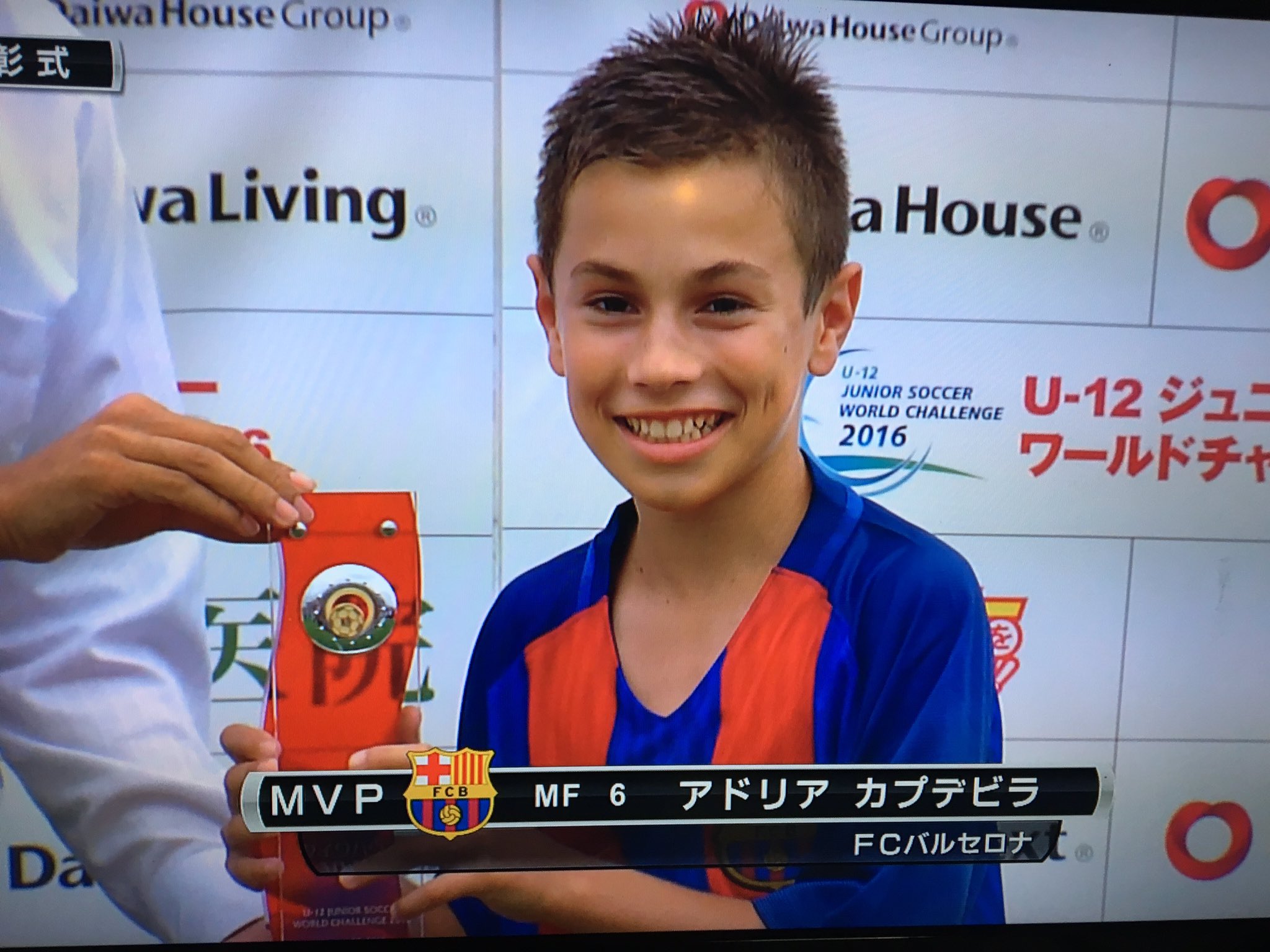 はるた Ar Twitter バルサの子達は全員テクニックがすごかったが それに加えて中盤で抜群のボール奪取力を発揮し相手のカウンターを摘み取りまくっていたカプデビラくん 6番でキャプテンマークを巻く姿はシャビを彷彿とさせる 人間性も素晴らしく将来が楽しみな選手