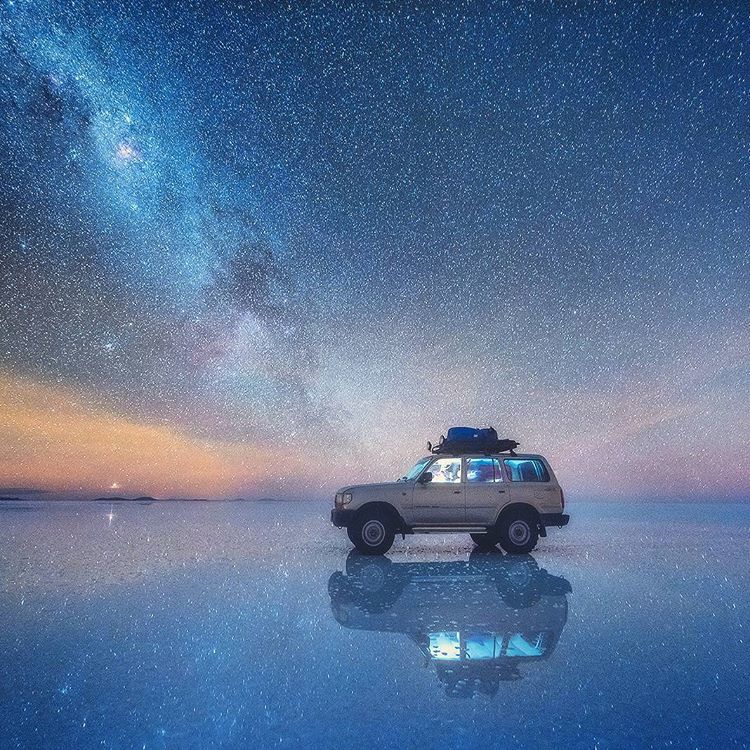 EarthPix's tweet image. Reflecting on the grand scale of our universe | Photo by Daniel Kordan (@danielkordan on IG) at the Uyuni salt flats