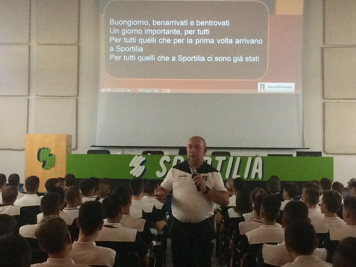 AIA_it's tweet photo. Prime riunioni tecniche anche per gli #arbitri al #raduno precampionato della #Cai a #Sportilia https://t.co/Tm4HYVkTmp