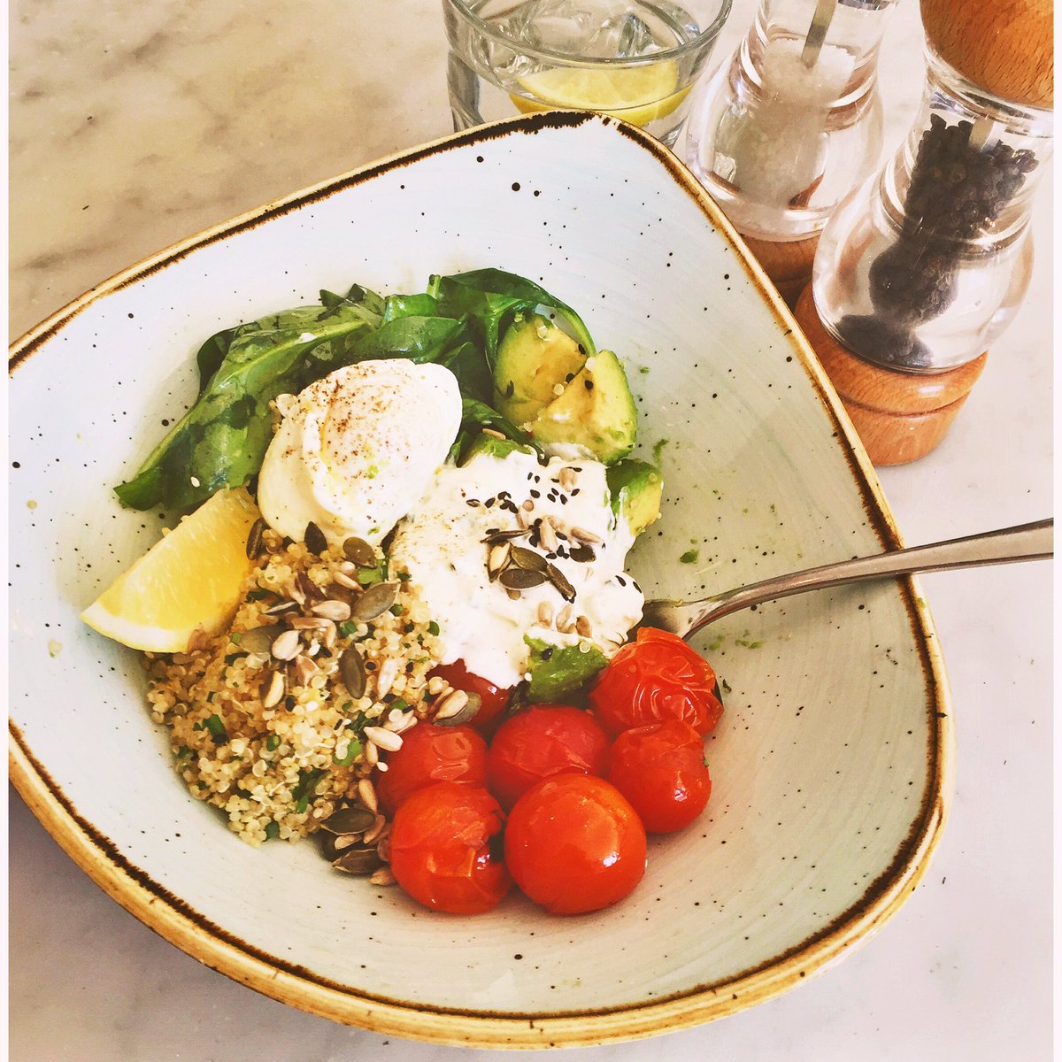Healthy #goodnessbowl on the Hally's brunch menu today! 👌🏻😊💛🍴#hallys <a href="/LittleHLondon/">Little H</a> #parsonsgreen <a href="/ParsonsGreenery/">Parsons Green</a>