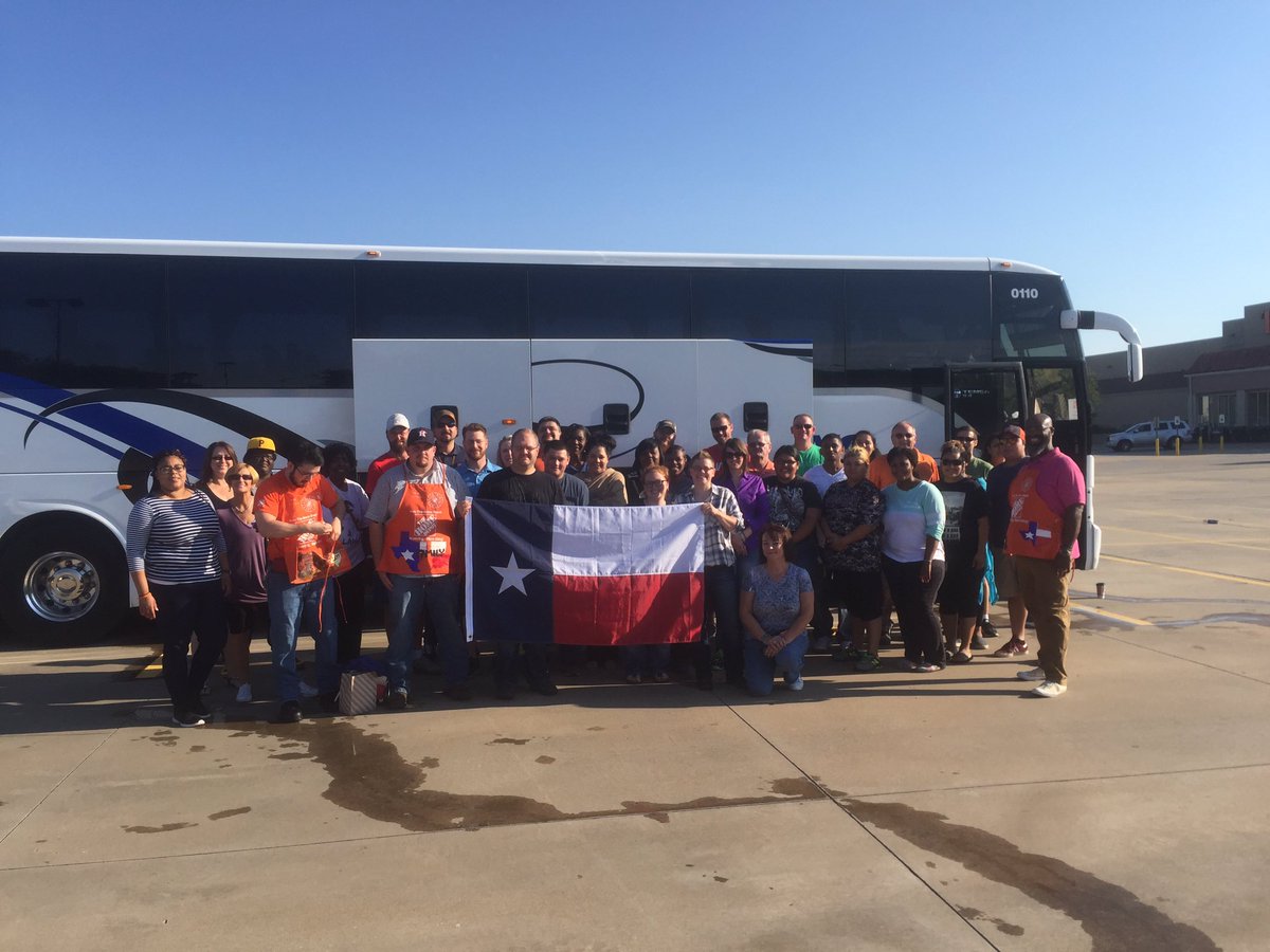 JOsgoodHD's tweet photo. The great SW team departing Dallas to assist in Baton Rouge! @SantiBernardez @cgarc_3 @AMCTHD @kjl265 @AmyO92 https://t.co/II0hZxCRZv
